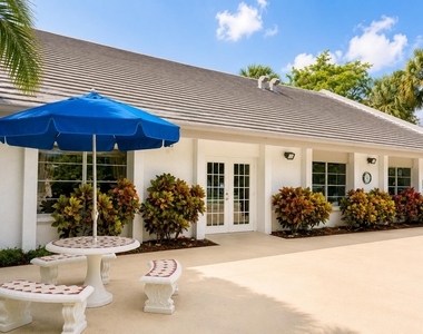 711 N Pine Island Road - Photo Thumbnail 13