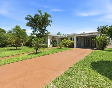 221 Princeton Drive - Photo Thumbnail 2