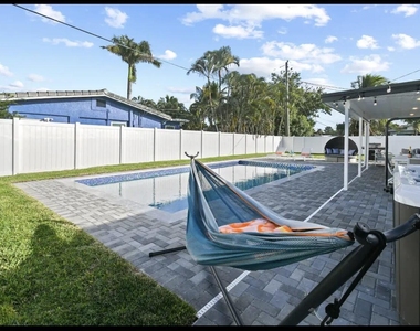 5040 Ne 22nd Avenue - Photo Thumbnail 4