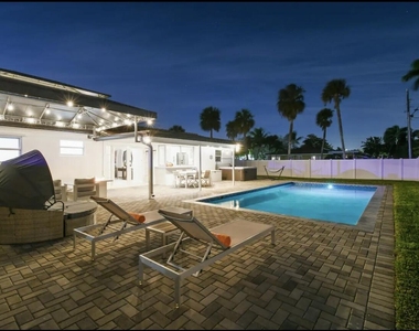 5040 Ne 22nd Avenue - Photo Thumbnail 2