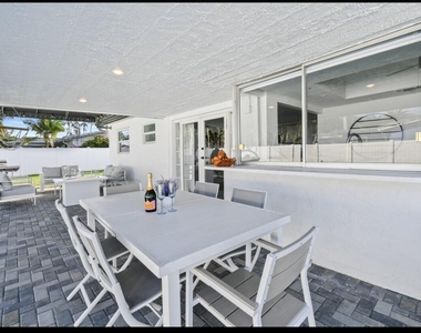 5040 Ne 22nd Avenue - Photo Thumbnail 8