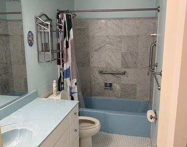 2453 Ne 51st Street - Photo Thumbnail 10