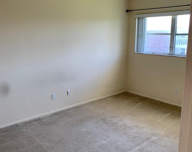 2453 Ne 51st Street - Photo Thumbnail 14