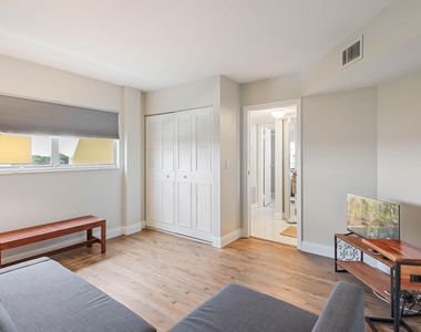 3661 Via Poinciana - Photo Thumbnail 17