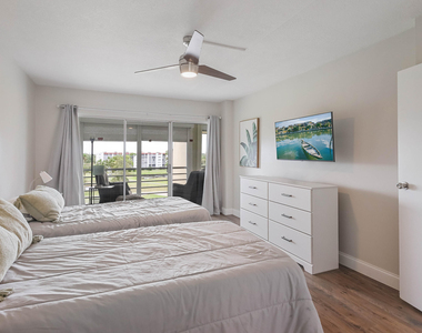 3661 Via Poinciana - Photo Thumbnail 12