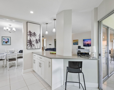 3661 Via Poinciana - Photo Thumbnail 6
