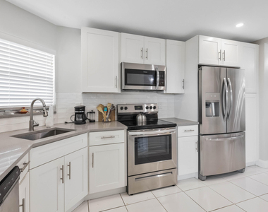 3661 Via Poinciana - Photo Thumbnail 3