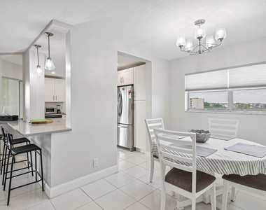 3661 Via Poinciana - Photo Thumbnail 7