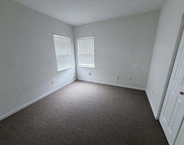 3760 Ne 15th Street - Photo Thumbnail 8