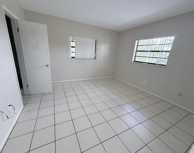 639 Sw 3rd Terrace - Photo Thumbnail 4
