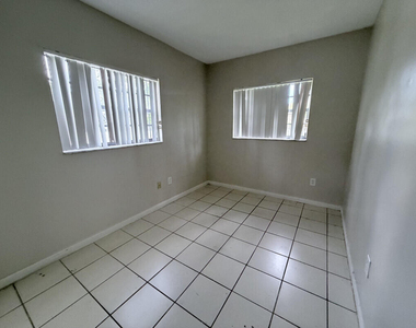 639 Sw 3rd Terrace - Photo Thumbnail 5