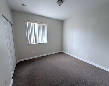 933 Ne 42nd Avenue - Photo Thumbnail 7