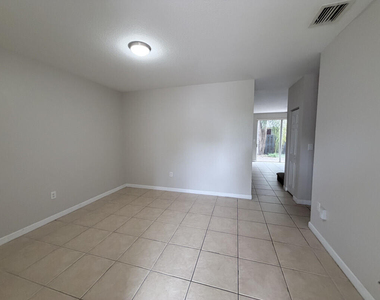 933 Ne 42nd Avenue - Photo Thumbnail 2