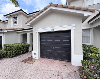 933 Ne 42nd Avenue - Photo Thumbnail 1