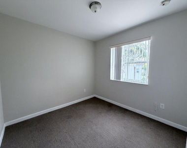 933 Ne 42nd Avenue - Photo Thumbnail 8