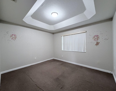 933 Ne 42nd Avenue - Photo Thumbnail 6