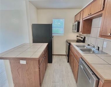 1901 E Lindsey - Photo Thumbnail 4