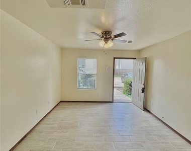 1901 E Lindsey - Photo Thumbnail 5