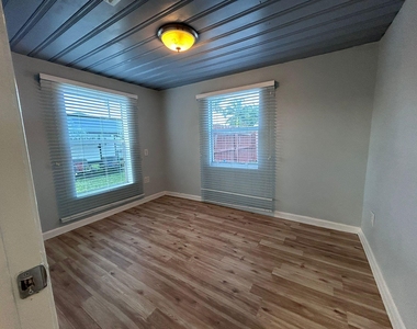 3901 Lakewood Road - Photo Thumbnail 6