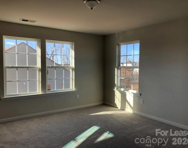 3001 Deep River Way - Photo Thumbnail 11