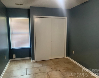 216 W Statesville Avenue - Photo Thumbnail 8