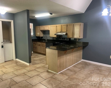 216 W Statesville Avenue - Photo Thumbnail 22