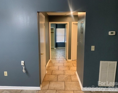 216 W Statesville Avenue - Photo Thumbnail 3
