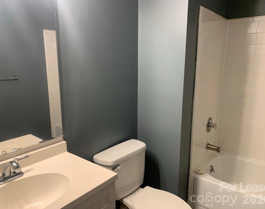 216 W Statesville Avenue - Photo Thumbnail 7