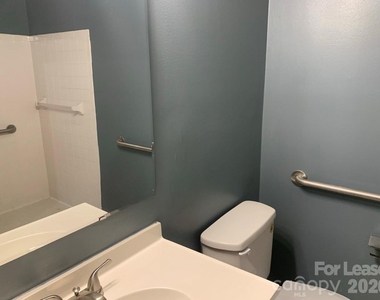 216 W Statesville Avenue - Photo Thumbnail 11