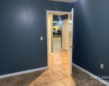 216 W Statesville Avenue - Photo Thumbnail 9