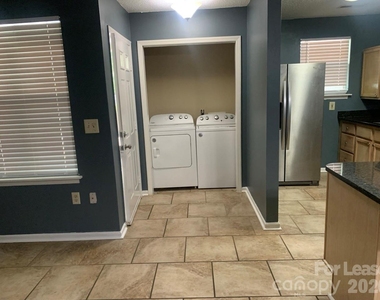 216 W Statesville Avenue - Photo Thumbnail 23