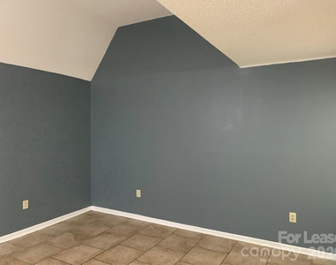216 W Statesville Avenue - Photo Thumbnail 19