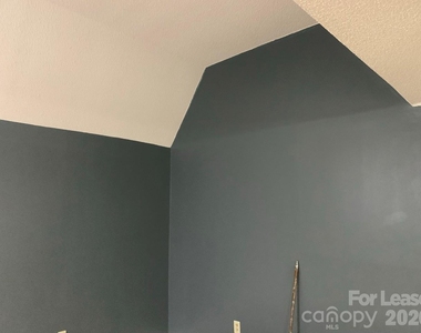 216 W Statesville Avenue - Photo Thumbnail 15