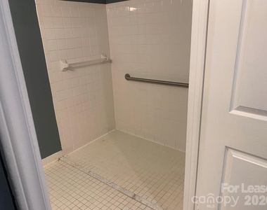 216 W Statesville Avenue - Photo Thumbnail 10