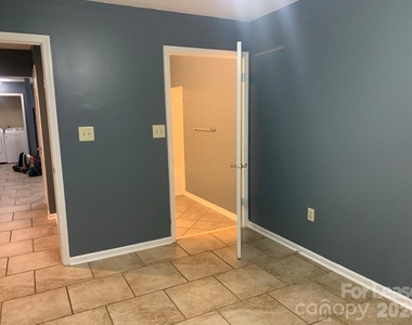 216 W Statesville Avenue - Photo Thumbnail 5