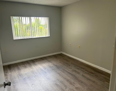 1089 N Benoist Farms Road - Photo Thumbnail 9