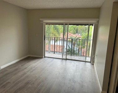 1089 N Benoist Farms Road - Photo Thumbnail 3