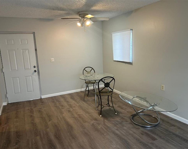 1089 N Benoist Farms Road - Photo Thumbnail 4