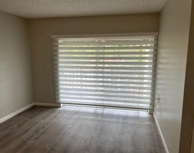 1089 N Benoist Farms Road - Photo Thumbnail 5