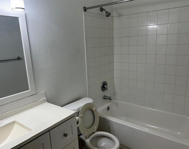 1089 N Benoist Farms Road - Photo Thumbnail 13