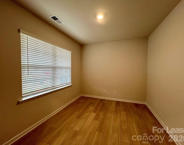 314 Hamptons Cove Road - Photo Thumbnail 3
