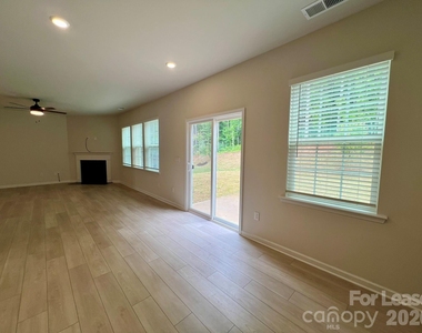 314 Hamptons Cove Road - Photo Thumbnail 10