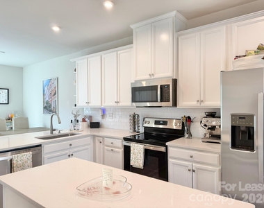 3735 S Tryon Street - Photo Thumbnail 6