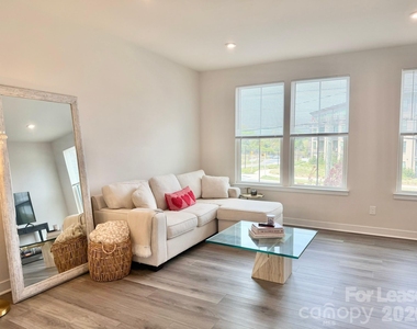 3735 S Tryon Street - Photo Thumbnail 10