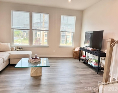 3735 S Tryon Street - Photo Thumbnail 11