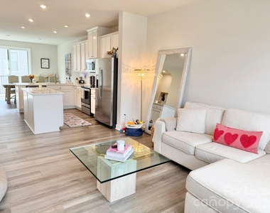 3735 S Tryon Street - Photo Thumbnail 9