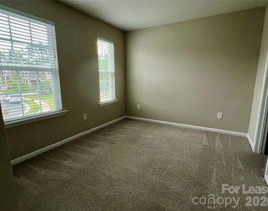 601 Deep River Way - Photo Thumbnail 17