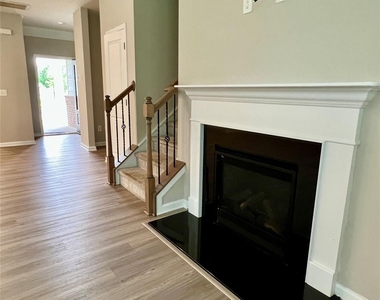 601 Deep River Way - Photo Thumbnail 4