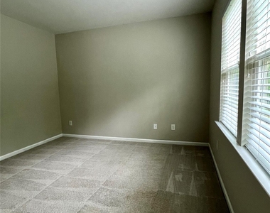 601 Deep River Way - Photo Thumbnail 5