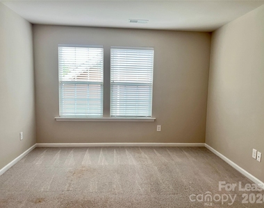 601 Deep River Way - Photo Thumbnail 9